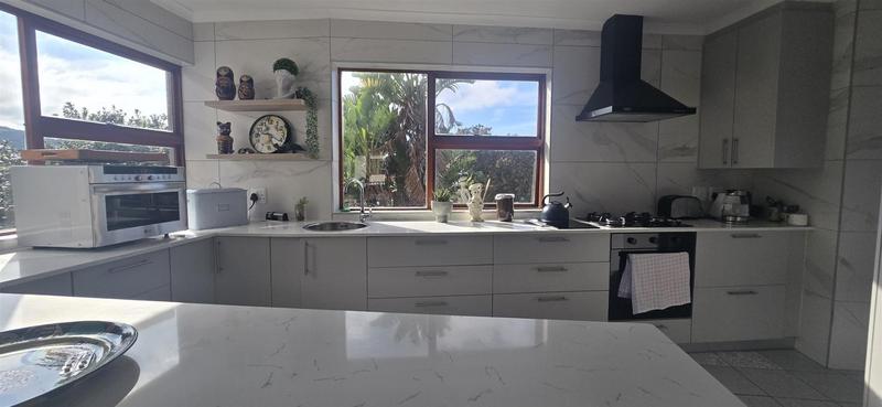 5 Bedroom Property for Sale in Hersham Western Cape